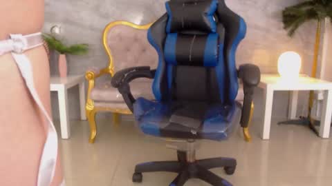 Snapshot of venuss09_s chatting on 12.22.25 venuss online show from 12.22.25