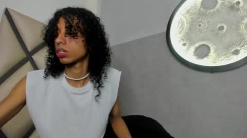 venuss_03 online show from 04.12.26