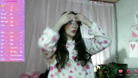 Snapshot of venuzxx chatting on 02.18.25 . . online show from 02.18.25
