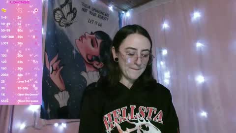 Snapshot of venuzxx chatting on 03.12.25 . . online show from 03.12.25