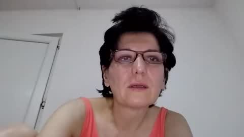 Snapshot of vera_elle chatting on 10.19.25 Vera online show from 10.19.25