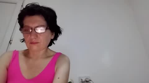 Snapshot of vera_elle chatting on 11.22.25 Vera online show from 11.22.25