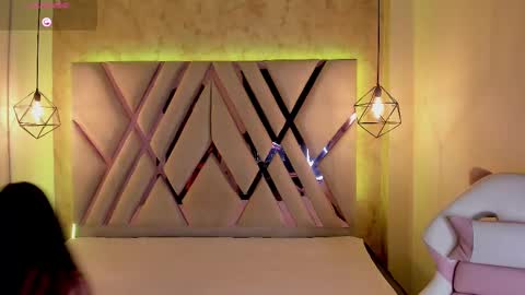 Domelipa  online show from 02.18.25