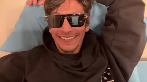 Snapshot of vergasjuan chatting on 12.18.25 Juan Vergas online show from 12.18.25