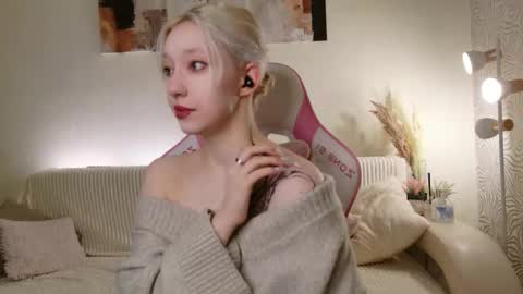 Mia online show from 10.18.25
