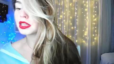 Snapshot of veronarolls chatting on 12.30.24 Lolitalolz online show from 12.30.24