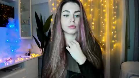 Snapshot of veronarolls chatting on 12.31.24 Lolitalolz online show from 12.31.24