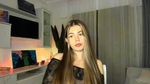 Snapshot of veronarolls chatting on 01.19.25 Lolitalolz online show from 01.19.25