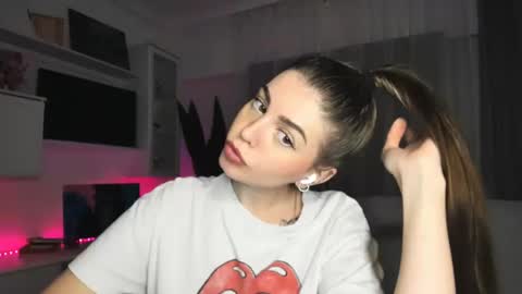 Snapshot of veronarolls chatting on 01.26.25 Lolitalolz online show from 01.26.25