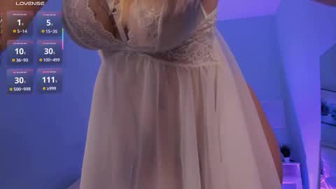  VERONICA  FOLLOW ME  online show from 11.29.25