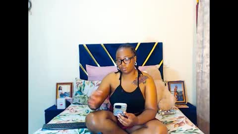 Snapshot of veronicarod1 chatting on 02.25.26 veronicarod1 online show from 02.25.26