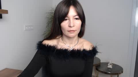 Snapshot of veronik_shy chatting on 12.15.25 veronik_shy online show from 12.15.25