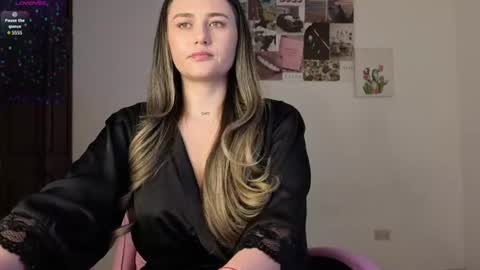 Snapshot of veronika__winslow_ chatting on 06.11.26 Vero online show from 06.11.26