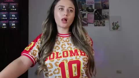 Snapshot of veronika__winslow_ chatting on 06.19.26 Vero online show from 06.19.26