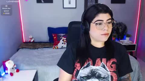 Miss Veronika online show from 12.17.24