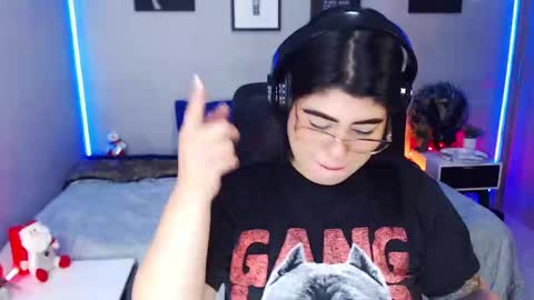 Miss Veronika online show from 12.17.24