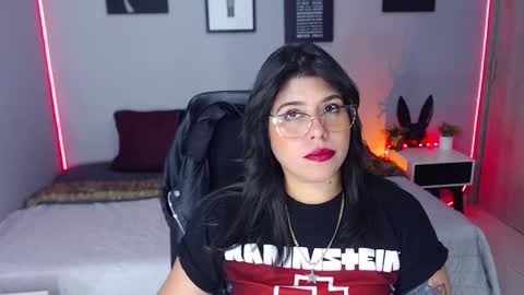 Miss Veronika online show from 01.30.25