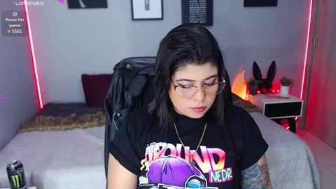 Miss Veronika online show from 02.12.25