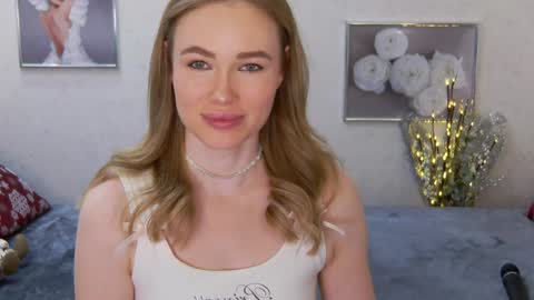 Snapshot of veronikamitchel chatting on 12.17.24 Veronika online show from 12.17.24
