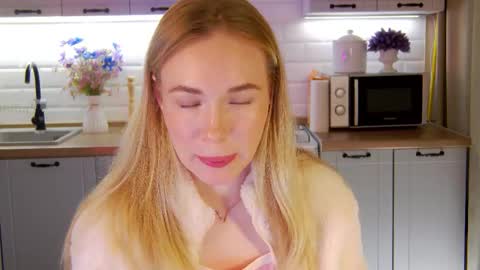 Snapshot of veronikamitchel chatting on 09.30.25 Veronika online show from 09.30.25