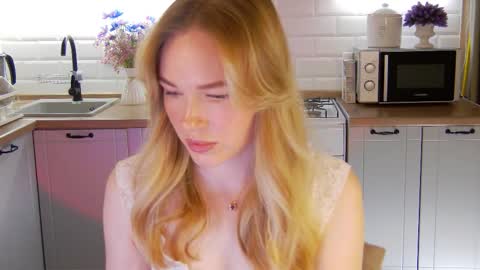 Snapshot of veronikamitchel chatting on 10.21.25 Veronika online show from 10.21.25