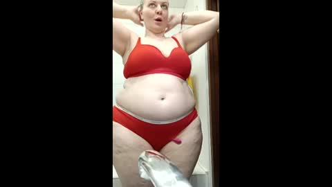 Snapshot of veronikawgold chatting on 05.17.26 VeronikawGold online show from 05.17.26