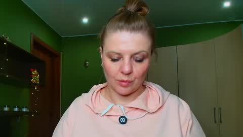 Snapshot of veronikawgold chatting on 05.27.26 VeronikawGold online show from 05.27.26