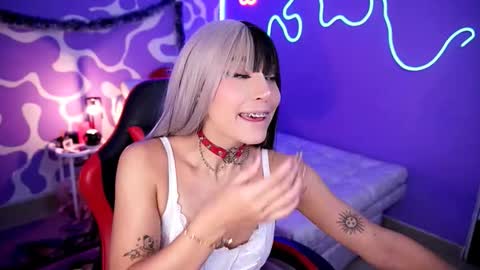 Snapshot of verosmit1 chatting on 11.30.25 online show from 11.30.25