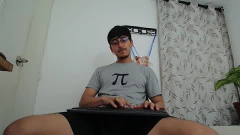 Snapshot of versatileguuy chatting on 10.17.25 versatileguuy online show from 10.17.25