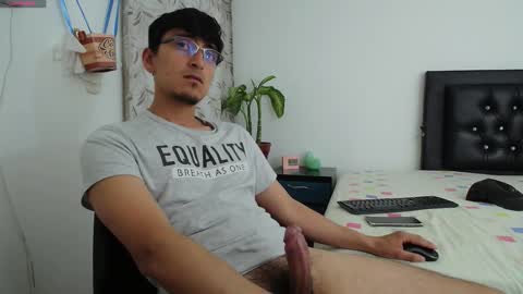 Snapshot of versatileguuy chatting on 10.25.25 versatileguuy online show from 10.25.25