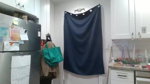 Snapshot of verysmallpeni chatting on 12.13.24 verysmallpeni online show from 12.13.24