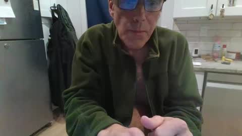 Snapshot of verysmallpeni chatting on 12.31.24 verysmallpeni online show from 12.31.24