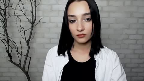 Snapshot of veryveryshygirl chatting on 01.12.25 Ana online show from 01.12.25