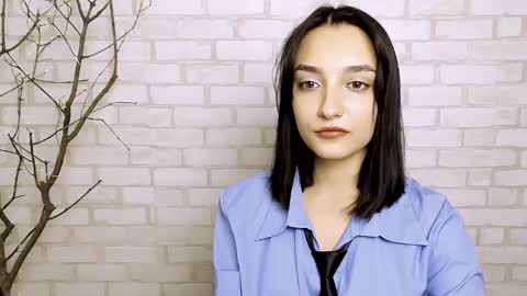 Snapshot of veryveryshygirl chatting on 03.08.25 Ana online show from 03.08.25