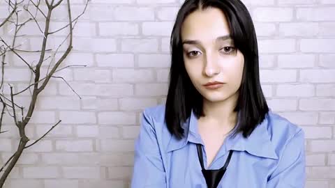 Snapshot of veryveryshygirl chatting on 03.08.25 Ana online show from 03.08.25