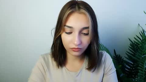 Snapshot of veryveryshygirl chatting on 10.08.25 Ana online show from 10.08.25