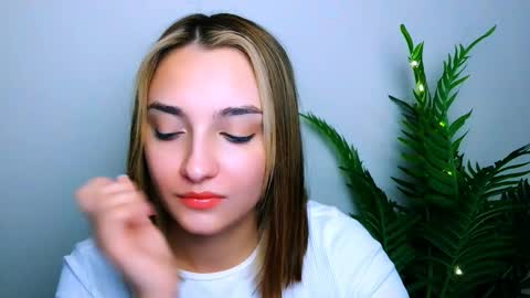 Snapshot of veryveryshygirl chatting on 01.05.26 Ana online show from 01.05.26