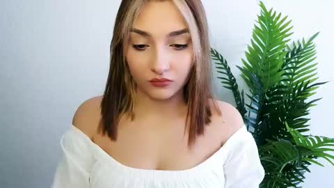 Snapshot of veryveryshygirl chatting on 02.19.26 Ana online show from 02.19.26