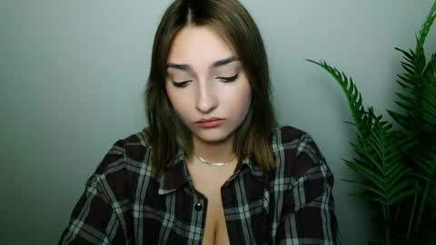Snapshot of veryveryshygirl chatting on 04.29.26 Ana online show from 04.29.26
