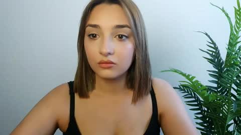 Snapshot of veryveryshygirl chatting on 05.07.26 Ana online show from 05.07.26