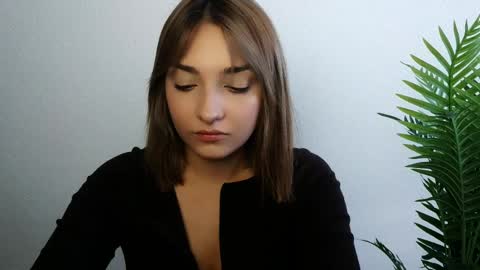 Snapshot of veryveryshygirl chatting on 05.13.26 Ana online show from 05.13.26