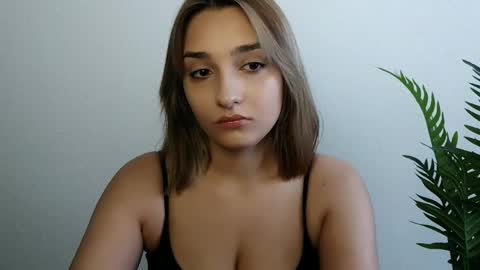 Snapshot of veryveryshygirl chatting on 05.25.26 Ana online show from 05.25.26