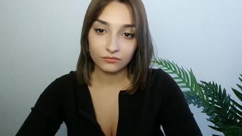 Snapshot of veryveryshygirl chatting on 05.29.26 Ana online show from 05.29.26