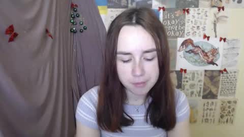 Snapshot of veryveryvery_shy chatting on 12.17.25 veryveryvery_shy online show from 12.17.25