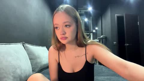 Snapshot of vestaszanto chatting on 11.12.25 Esta online show from 11.12.25