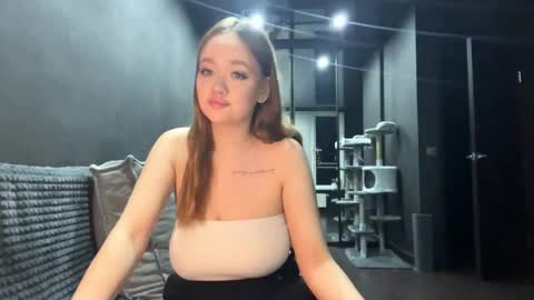 Snapshot of vestaszanto chatting on 11.16.25 Esta online show from 11.16.25