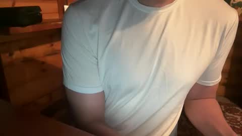 Snapshot of vexelgain chatting on 10.23.25 HendasWerout online show from 10.23.25