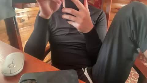 Snapshot of vexelgain chatting on 11.26.25 HendasWerout online show from 11.26.25