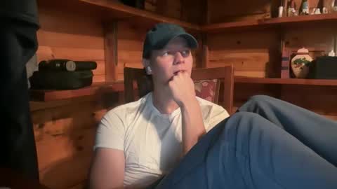 Snapshot of vexelgain chatting on 11.30.25 HendasWerout online show from 11.30.25