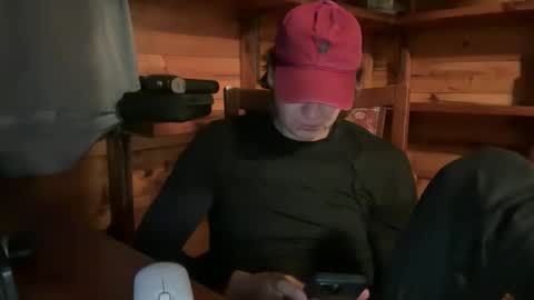 Snapshot of vexelgain chatting on 12.16.25 HendasWerout online show from 12.16.25